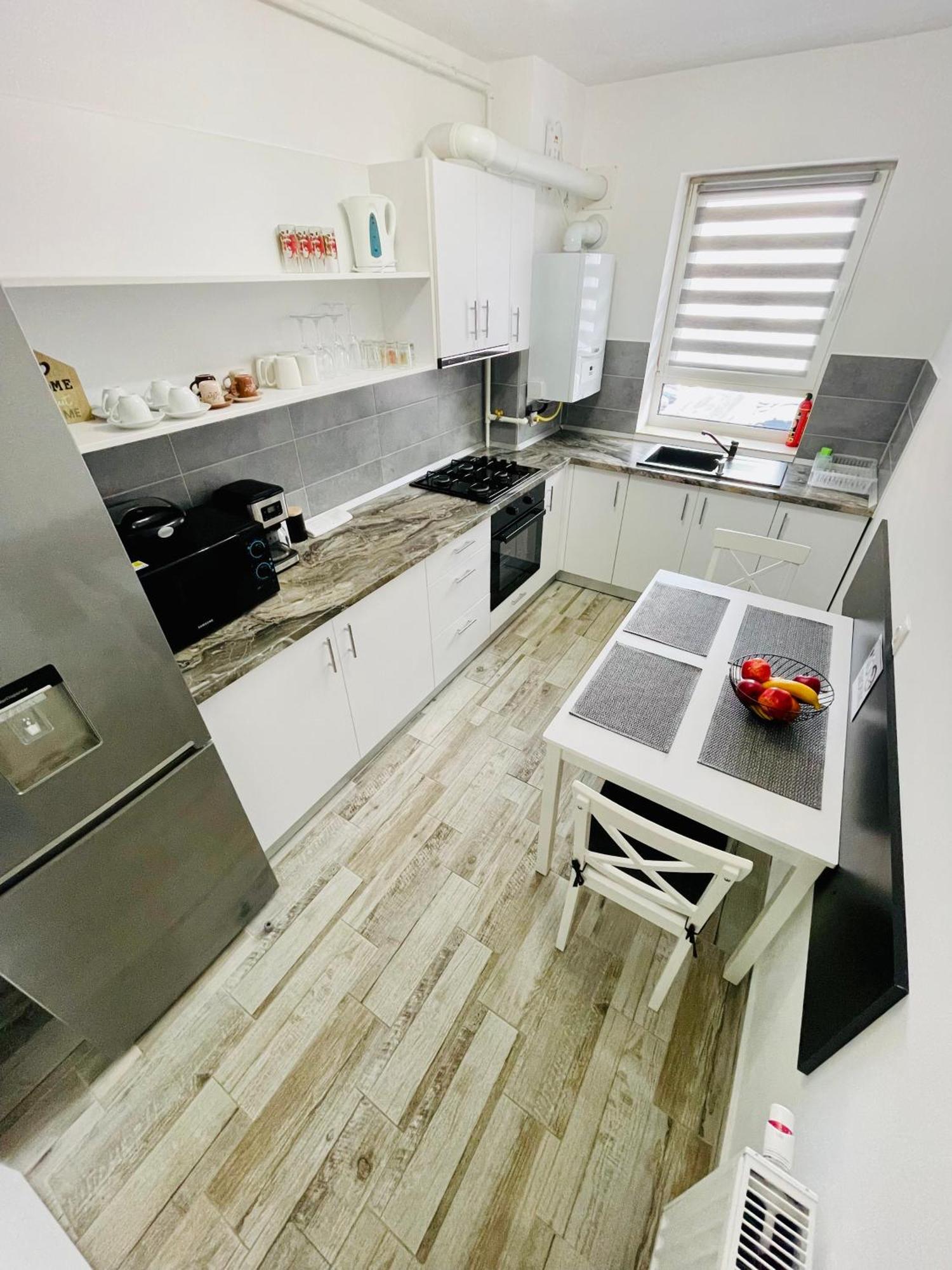 Appartement Montsee Braşov Extérieur photo