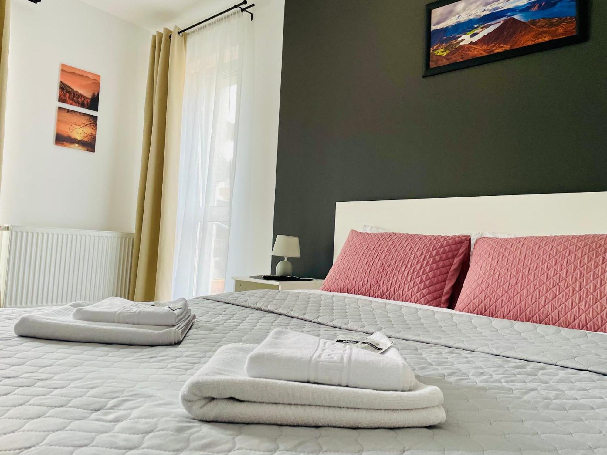 Appartement Montsee Braşov Extérieur photo